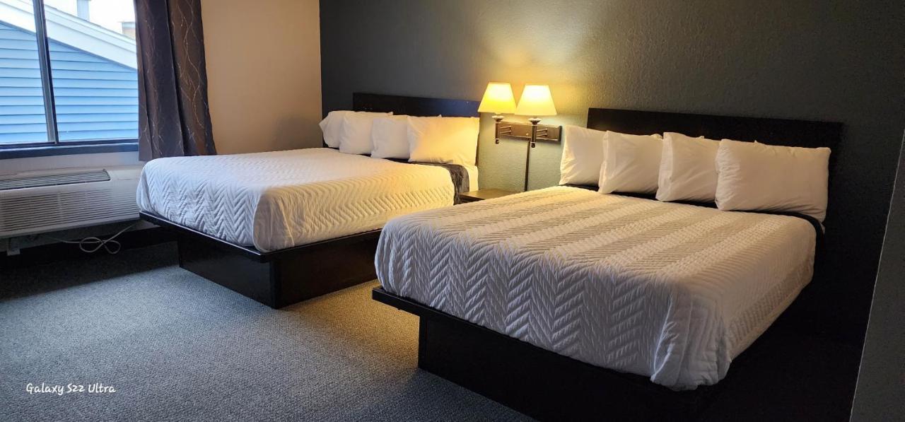 The Oasis Hotel & Bar Sheboygan Falls Esterno foto