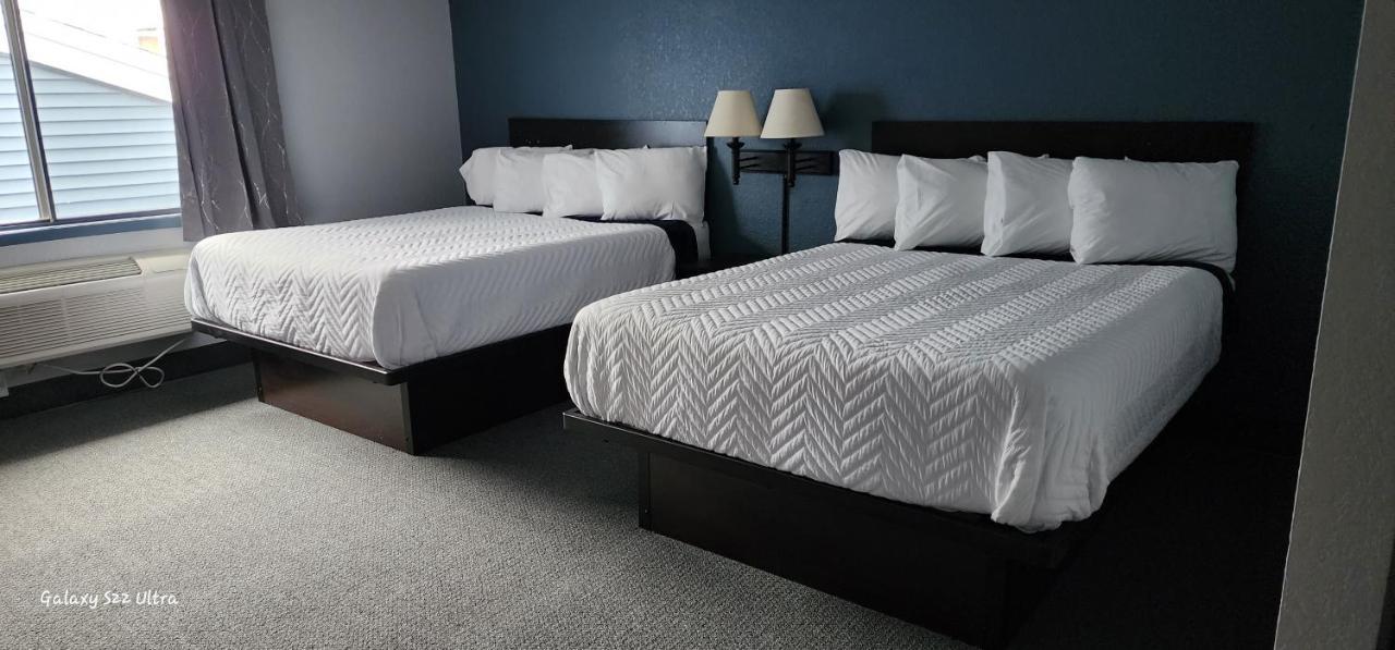 The Oasis Hotel & Bar Sheboygan Falls Esterno foto