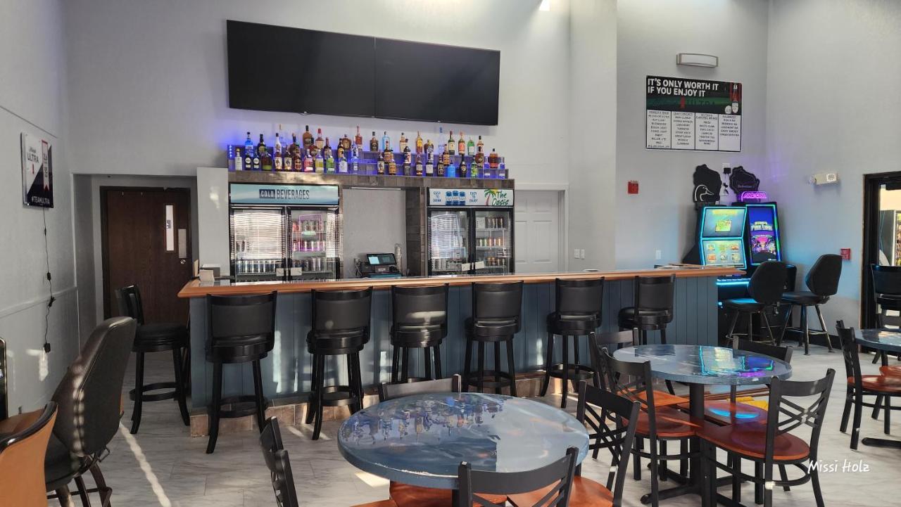 The Oasis Hotel & Bar Sheboygan Falls Esterno foto