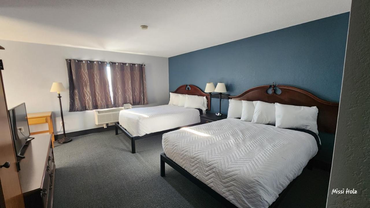 The Oasis Hotel & Bar Sheboygan Falls Esterno foto